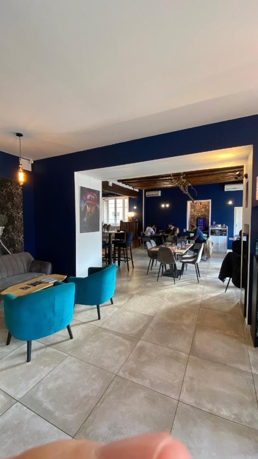 Hotel Restaurant La Place Сент-Аман-Монтрон Екстер'єр фото